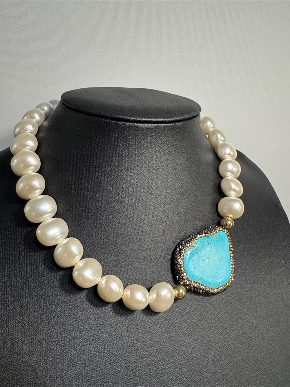 Stunning pearl and turquoise choker necklace
